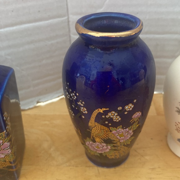 Set of 4 vintage vases. Each one is about 4 inches. Asian inspired - Picture 3 of 5
